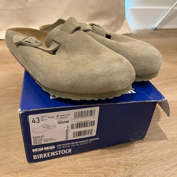 Never worn Men’s Birkenstock Boston Clog (size 43). I purchased the wrong size - Picture 5 of 5